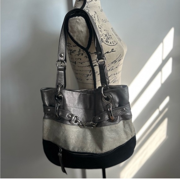 B. Makowsky Tri Color Stylish Genuine Leather Large Bag - Picture 11 of 11